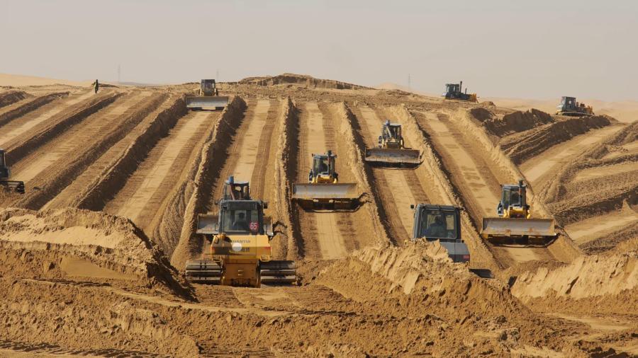 圖2  內蒙古庫布齊沙漠鄂爾多斯中北部新能源基地項目先導工程場平工作